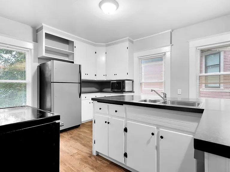 1333 Wealthy St SE #2 — Photo 7