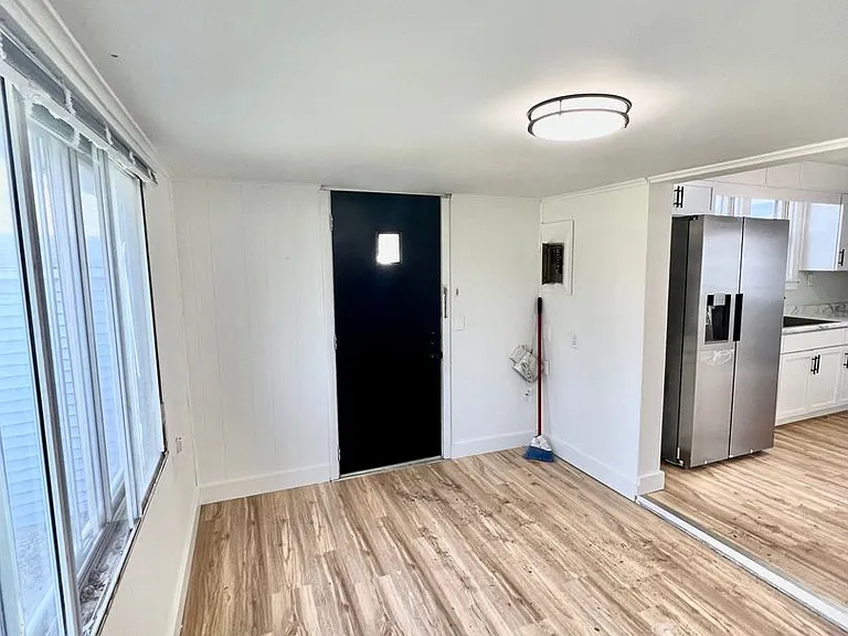 416 Henry St — Photo 7