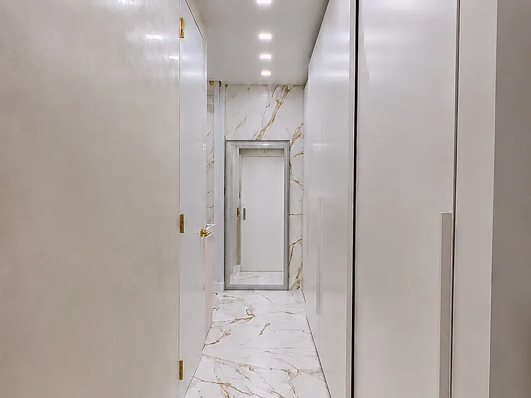 117 E 57th St #22H — Photo 11