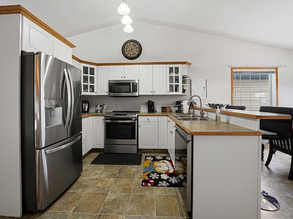 5th image of 31 Lawford Ave