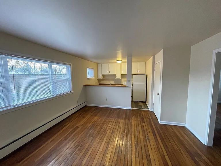 50 - SAXONY COURT APARTMENTS — Photo 12