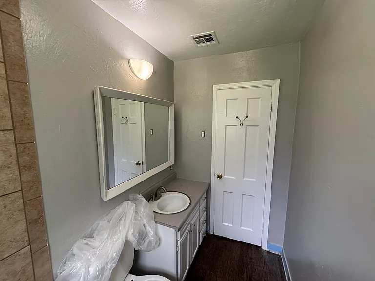 528 E Douglas Dr — Photo 15