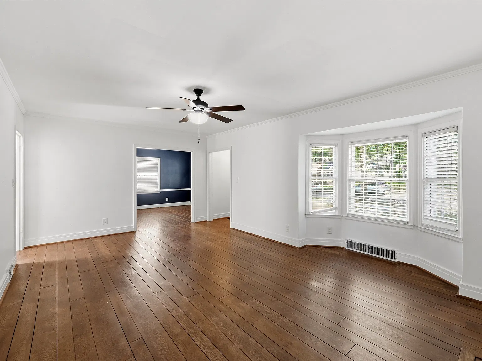 3 bed, 2.5 bath, 2600 sqft, $3,500 — Photo 4