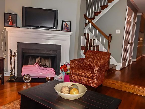 4th image of 101 Roberts Ct