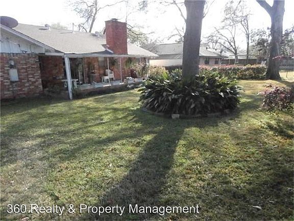 3rd image of 10406 Shadow Wood Dr