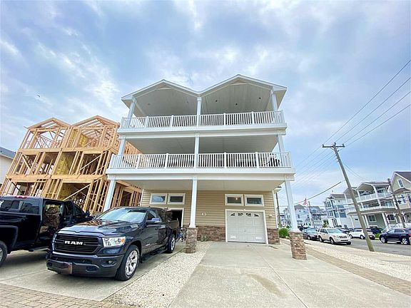 2nd image of 32 47th St W #Sea