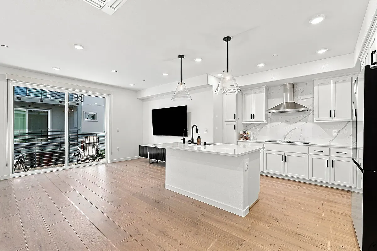 3 bed, 2.5 bath, 1536 sqft, $5,500 — Photo 3