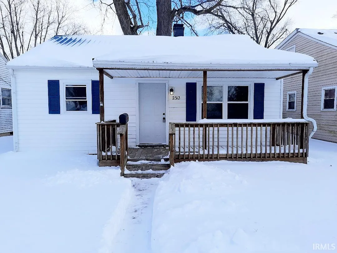 2312 S Pershing Dr photo 1