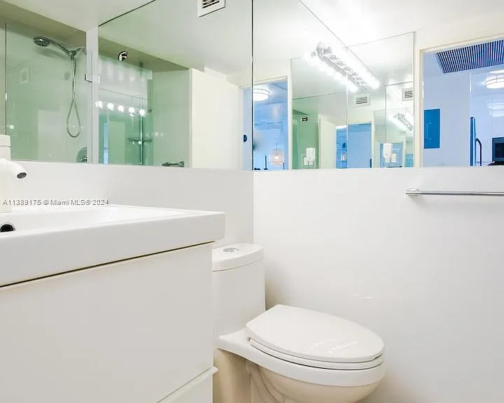 5601 Collins Ave #1204 — Photo 10