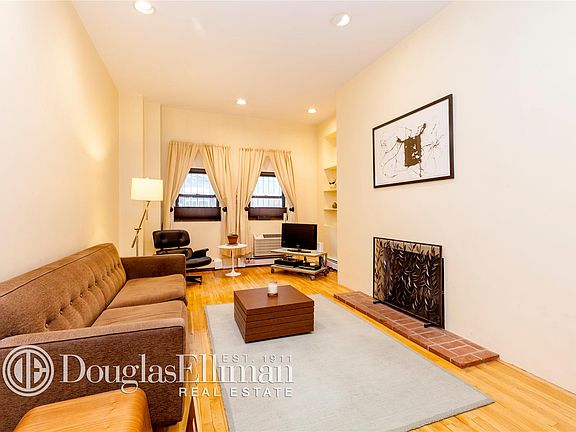 2nd image of 521 W 47th St APT 1D