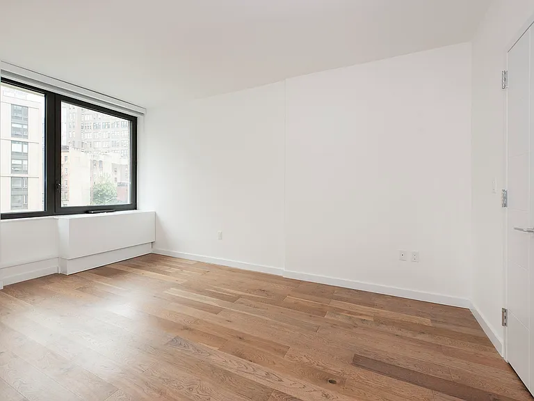 411 35th St #2R — Photo 13