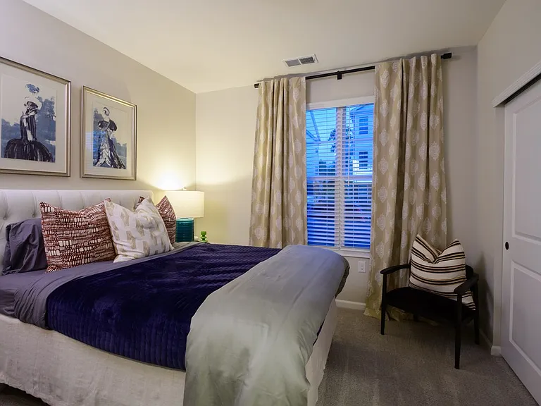 Fairmont Apartments — Photo 24