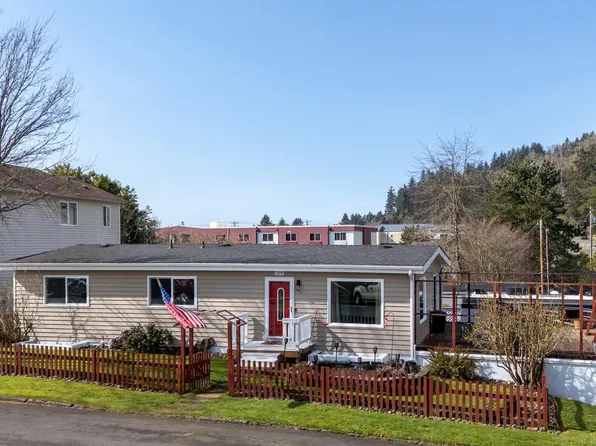 109 4th St, Garibaldi, OR 97118