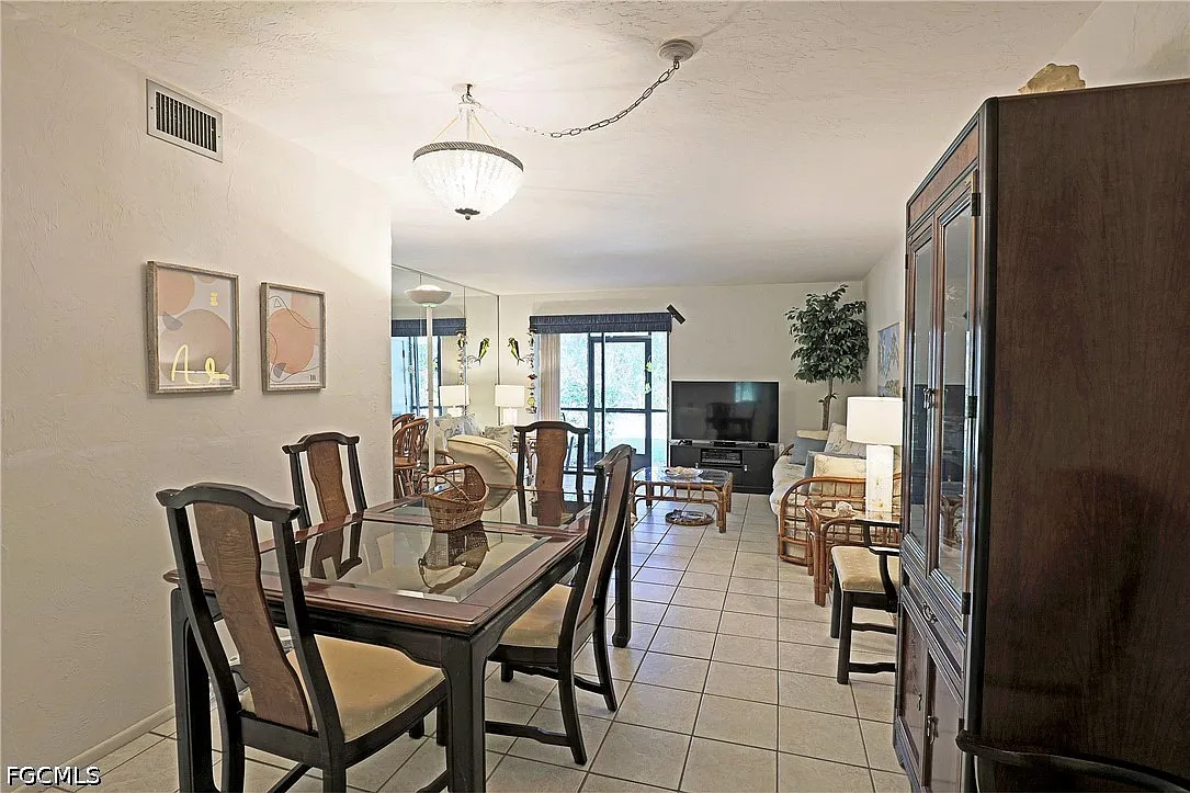 2 bed, 2.0 bath, 1121 sqft, $3,199 — Photo 4
