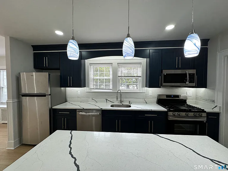 332 Robbins St — Photo 5