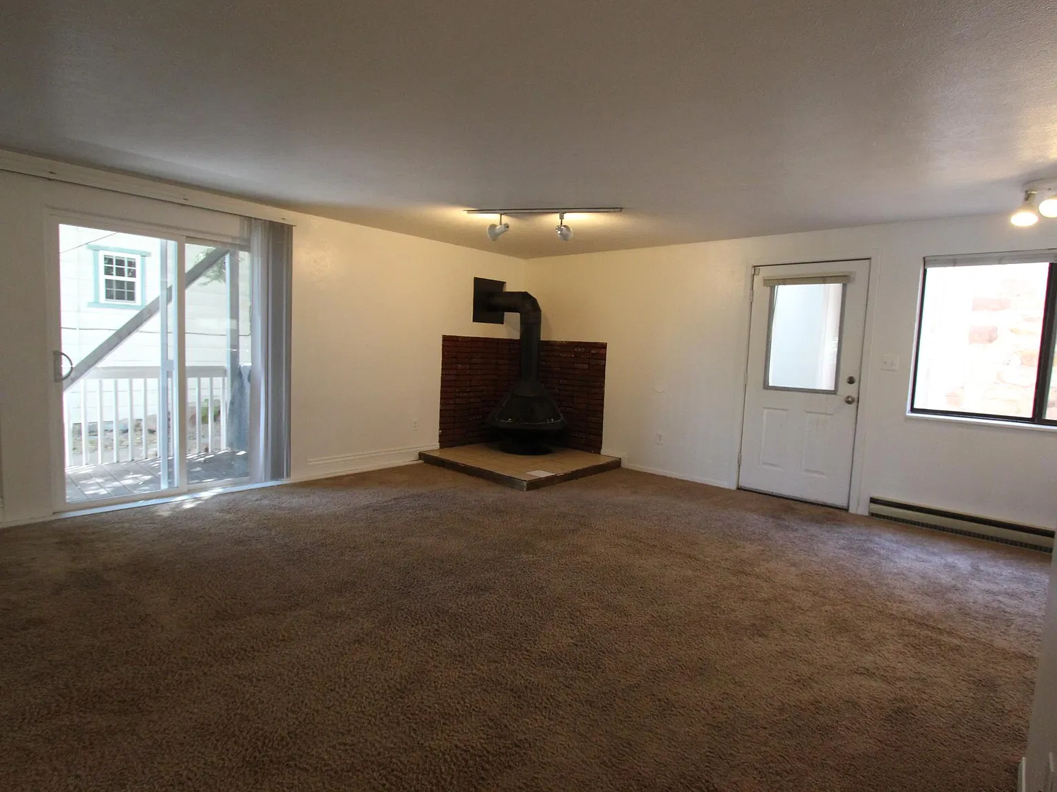 3 bed, 1.5 bath, $5,300 — Photo 4