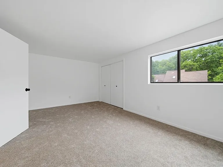 25 Silverton Dr — Photo 13