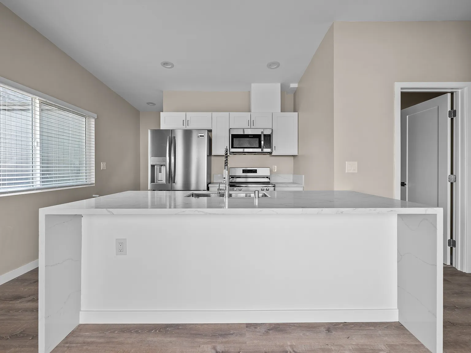 5 bed, 1153 sqft, $4,000 — Photo 4
