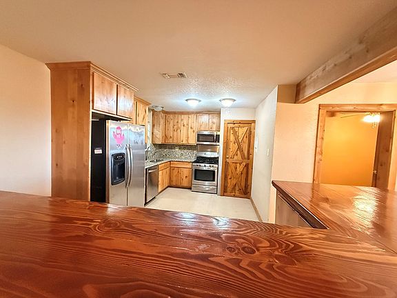 4th image of 1504 W Broadway St