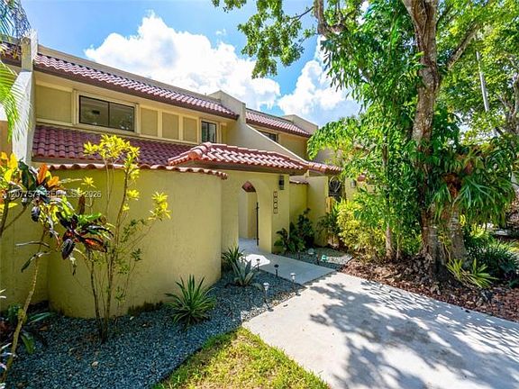 2nd image of 3843 Alcantara Ave
