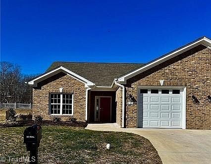 1st image of 122 Sanderlyn Ct