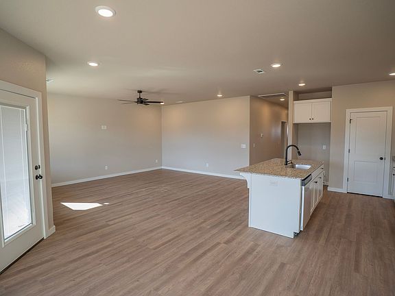 5th image of 300 N Mojave St