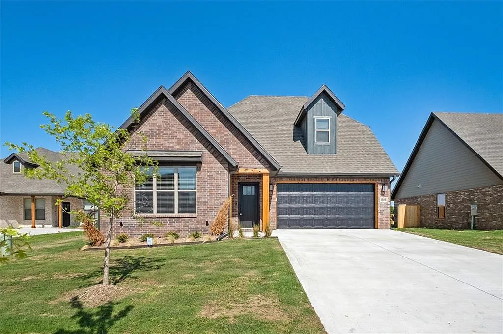 4 bed, 2.5 bath, 2150 sqft, $3,000 — Photo 4
