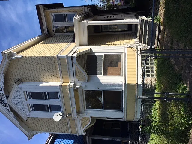 1722 Greenup St photo 1