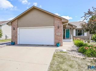 5212 S Birchwood Ave, Sioux Falls, SD 57108