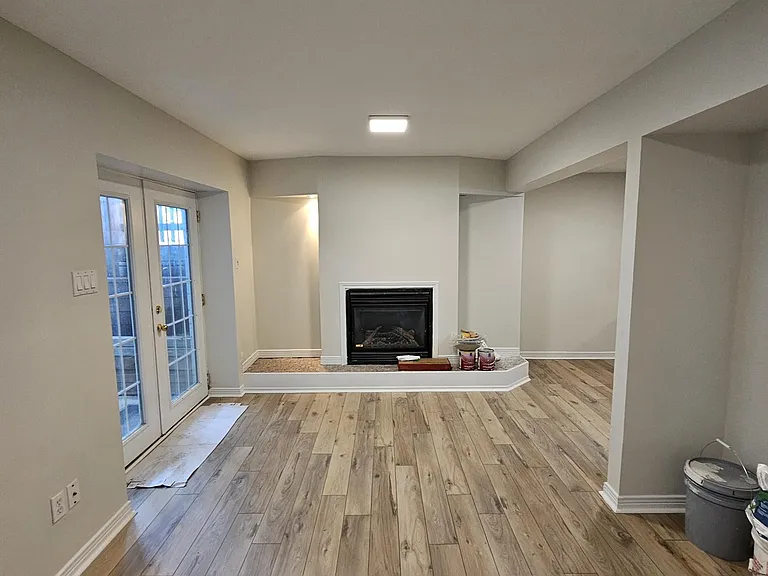 300 Princess Ave — Photo 17
