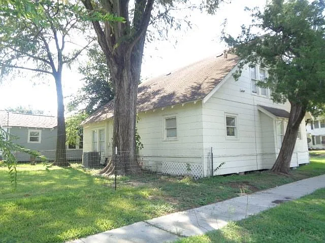 3230 Ohio St — Photo 4