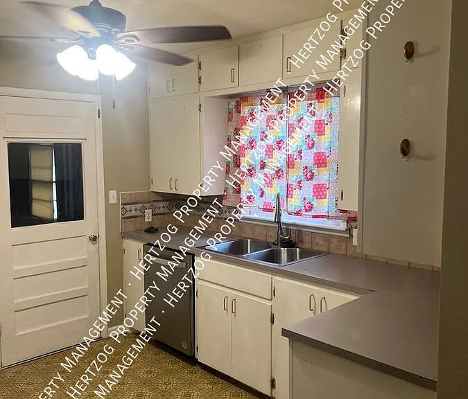 1701 El Camino St — Photo 10