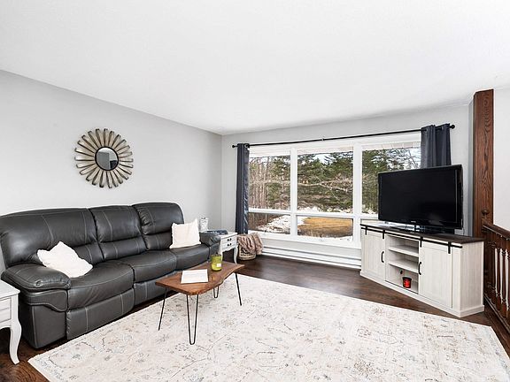 3rd image of 4528 Solway Rd