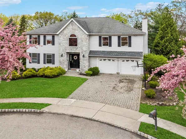 16 Dudley Ct, Wayne, NJ 07470