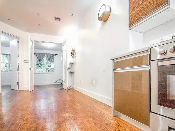 1072 Bergen Street image 1 of 10