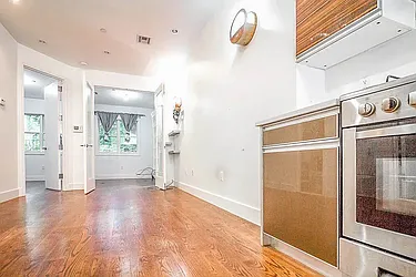 1072 Bergen Street, #4B