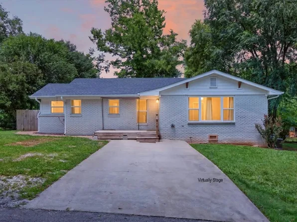 310 Hawkins Ave, Huntsville, AR 72740