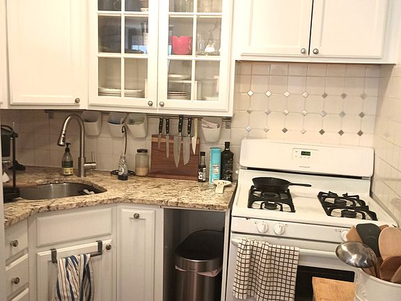 4th image of 4 W 101st St APT 8
