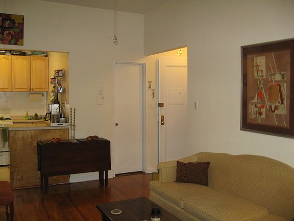 5th image of 319 W 82nd St APT 4R