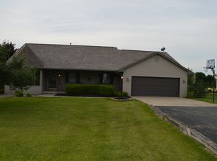 402 W Main St, Royal, IL 61871