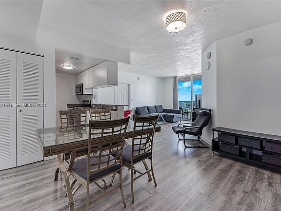 4th image of 275 NE 18th St APT 2110