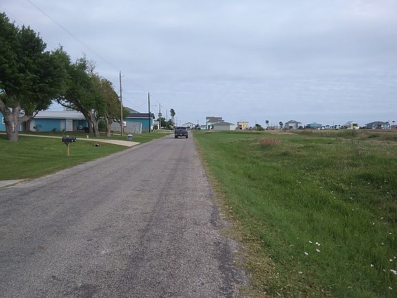 2nd image of 121 Palm Dr