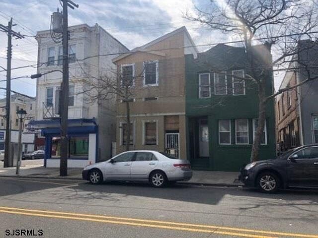 1st image of 102 N Iowa Ave