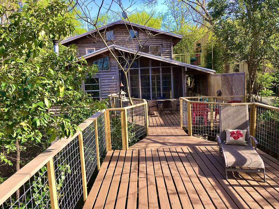 Front of house and deck up 25'' into the canopy as house sits on the side of a hill