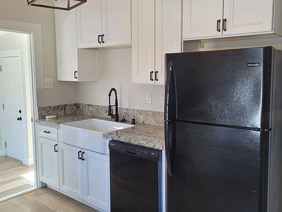 2nd image of 4143.5 Cleveland Ave