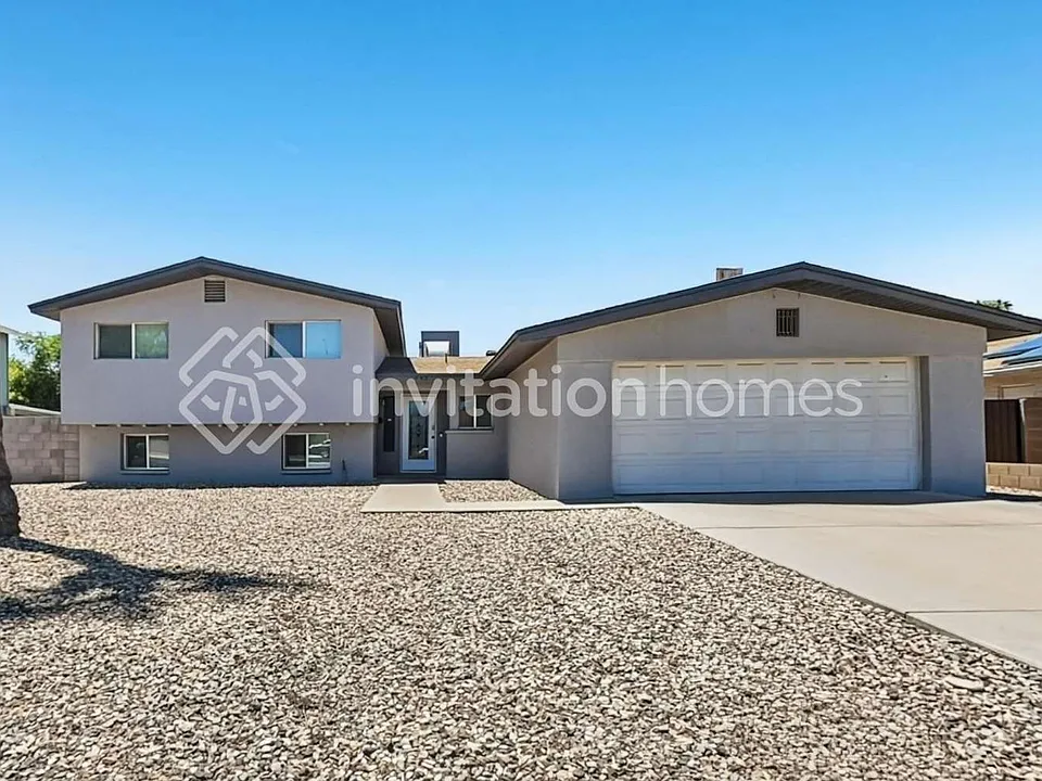 943 E Manhatton Dr