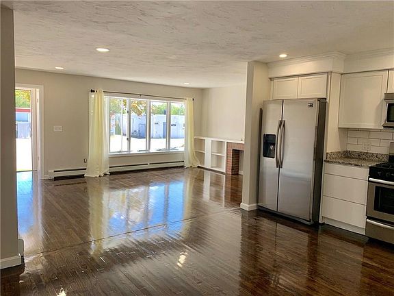 3rd image of 5 Alcazar Ave
