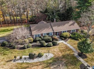 16 Rowantree Dr, Upper Saddle River, NJ 07458