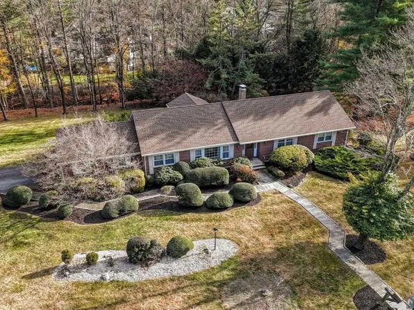 16 Rowantree Dr, Upper Saddle River, NJ 07458
