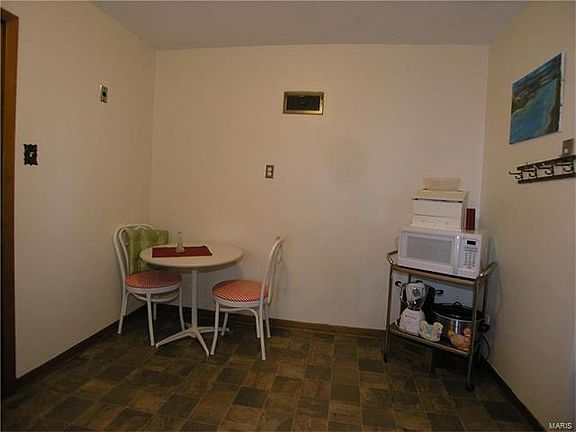 3rd image of 305 Lambeth Ln